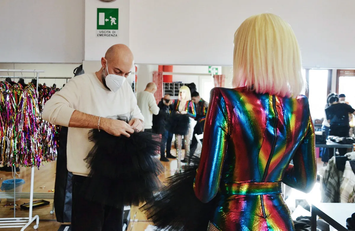 Rossorame: omaggio a Raffaella Carrà